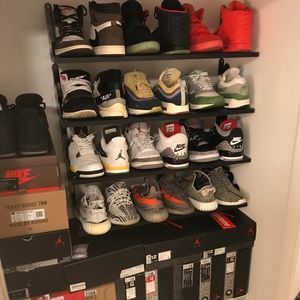 Shoe mystery box {2 shoes} Jordan’s,Travis Scotts,Yeezys, dunks profit 100$-500$